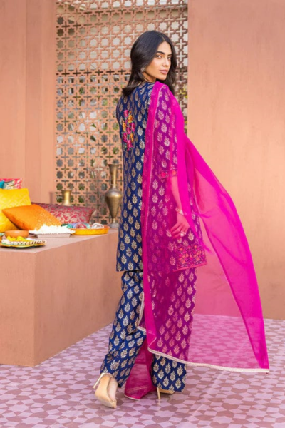 HR-1136 3 Pcs Digital Printed Lawn Shirt Trouser And Dupatta With Embroidered Patches