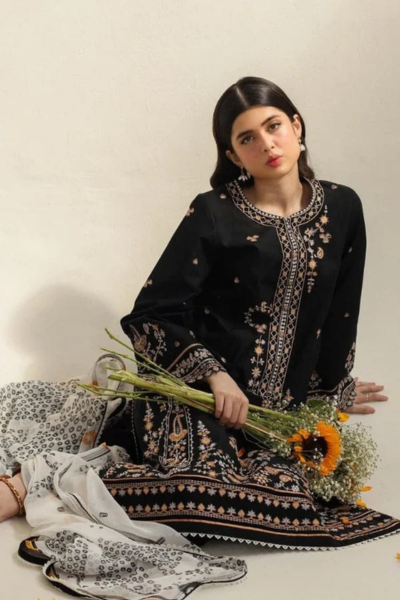 HR-CO2650 3Pc Embroidered Lawn Shirt With Printed Dupatta