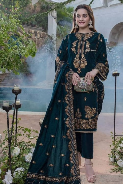 HR-MB1060 3 Piece Embroidered Velvet Shirt And Shawl With Silk Trouser