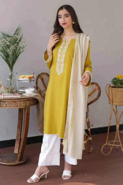 HR-AS30 3 Pcs Embroidered Dhanak Shirt With Dhanak Dupatta