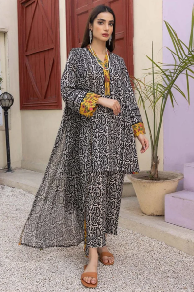 HR-32 Unstitched Digital Printed Lawn Suit 3pc With Digital Printed Lawn Dupatta