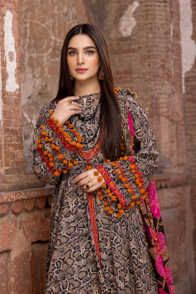 HR-MB112 Digital Printed Lawn 3pc Suit With Digital Printed Lawn Dupatta