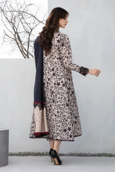 HR-BQ410 Digital Printed Lawn 3Pc Suit With Digital Printed Lawn Dupatta