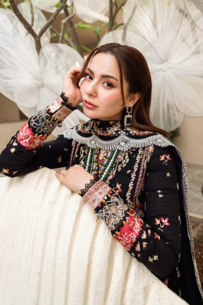 HR-QL2655 3Pc Embroidered Lawn Shirt With Embroidered Chiffon Dupatta