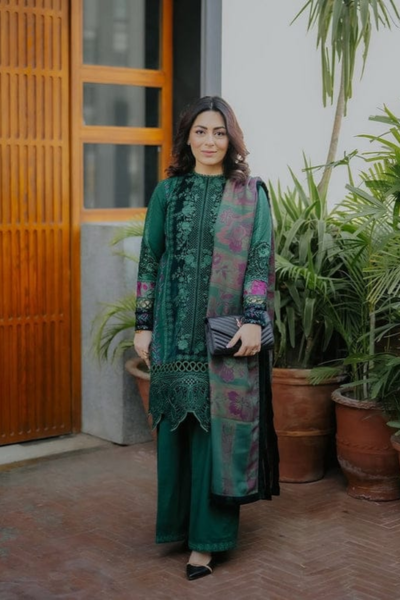 HR-SR2565 3 Piece Embroidered Lawn Shirt With Printed Dupatta